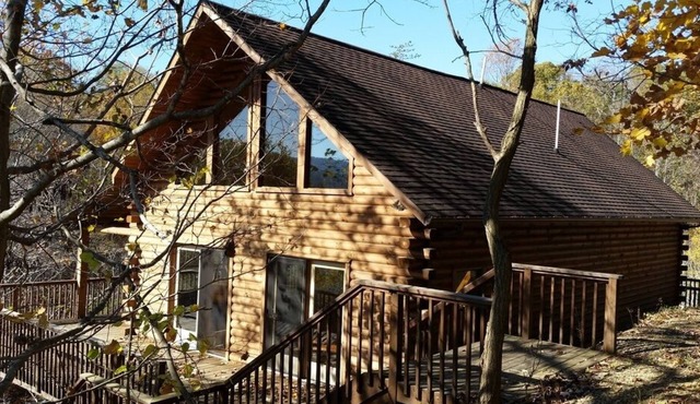 Cabin at the Cove-A Secluded Lakefront Log Cabin Near Virginia Tech and RU