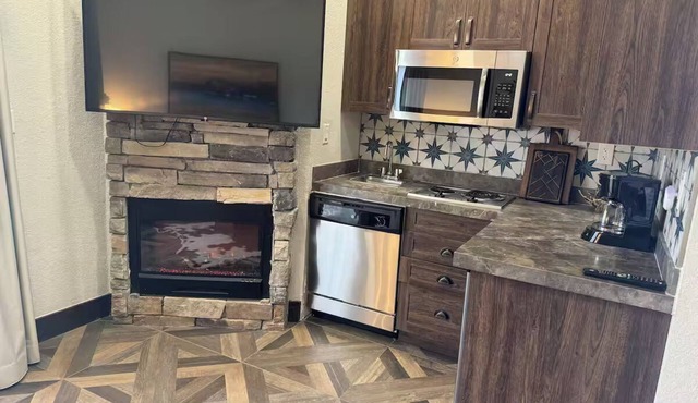 Cabin at Westgate River Ranch – Sleeps 4 Standard Lock-Off Memorial Weekend 2026