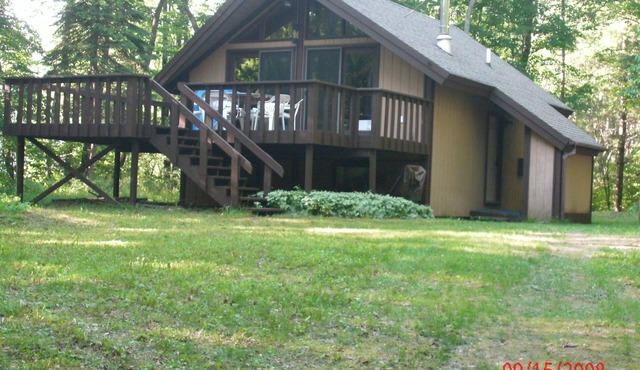 Cabin by Lake Harold in Lakes Of The North Association