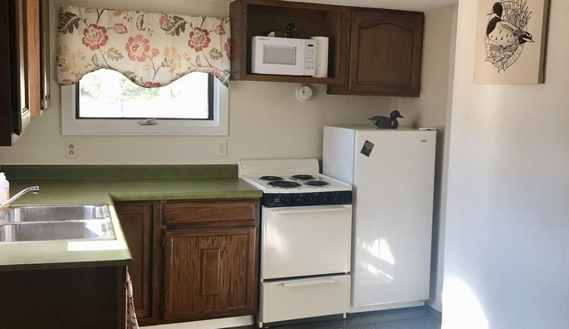 Cabin by lake, pet friendly, quiet