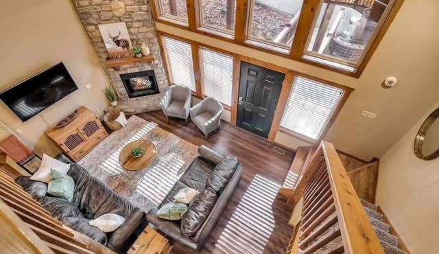 Cabin by Silver Dollar City! Private Hot Tub!