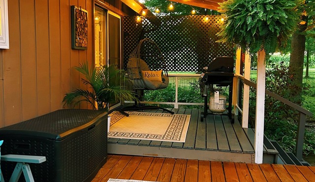 Cabin By The Creek nestled on 3 acres with a hot tub in welcoming Bellville