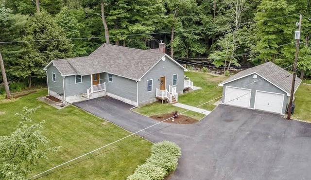 Cabin by the Creek with private creek access -