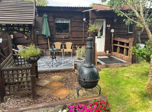 Cabin centrally Located in the Cornish Countryside