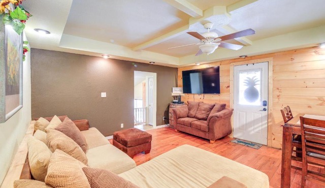 Cabin Close to ATV & Hiking Trails in Delbarton