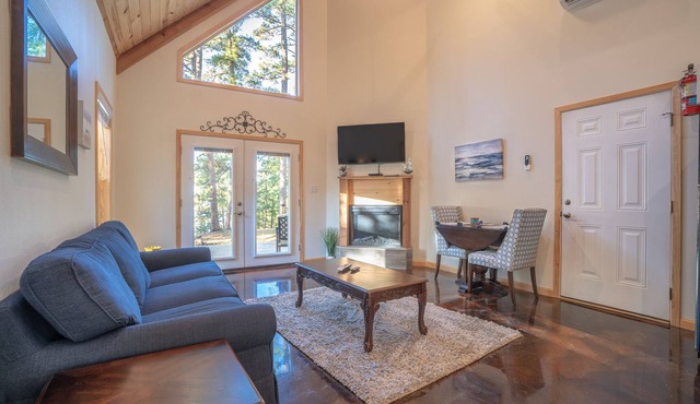 Cabin D at Safe Harbor Brady Mountain on Lake Ouachita!