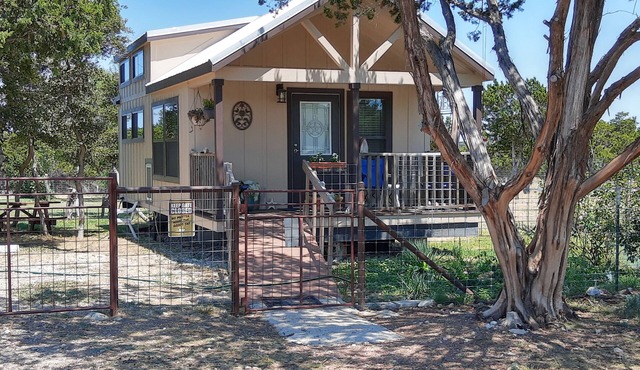 Cabin Farm Stay close to Fredericksburg, TX DOGS WELCOME