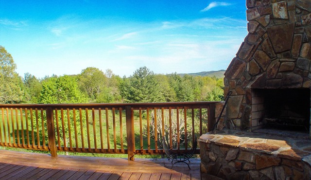 Cabin Fever - 3BR/2BA Near West Jefferson & Blue Ridge Pkwy With Outdoor F/P