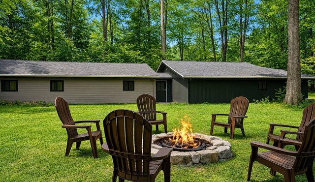 Cabin Fever! Outdoor Hot Tub Snowmobile Trails Ski SxS Trails Pools Lakes