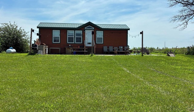 Cabin for 6 on 110 acres w/private 50 acre lake. Float, ski, fish, swim, relax