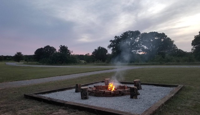 Cabin for two on 160 Acres,less than 20 min from Choctaw Casino Durant OK