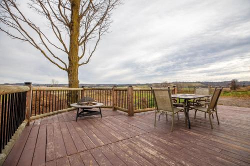 Cabin Getaway - Hot Tub, Scenic Views, Hiking