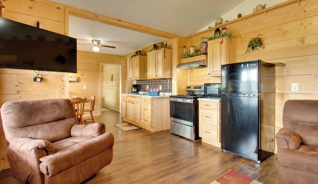Cabin Getaway in Mountain View w/Porch + Grill