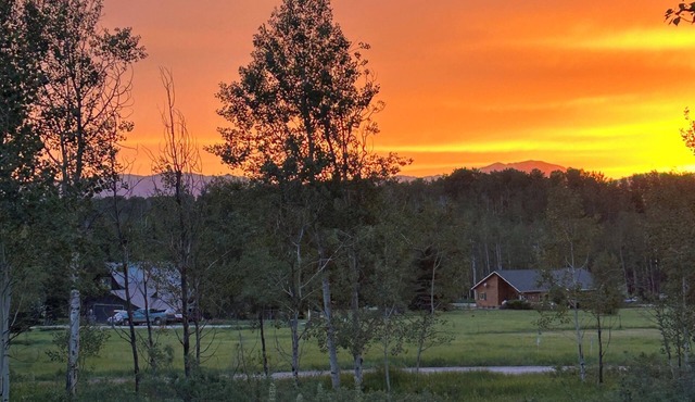 Cabin getaway 1-Hour from Jackson Hole, Golfing, Fishing, Palisades, Yellowstone