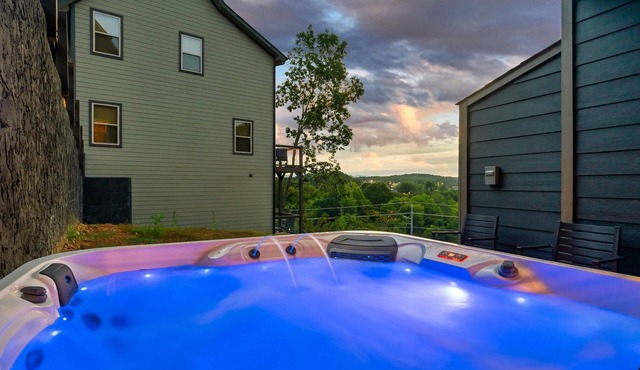 Cabin Goals! Best Location | Pool & Hot Tub Dogs