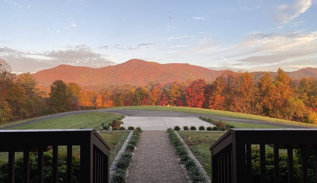 Cabin Guest Suite Retreat ft Million Dollar View!