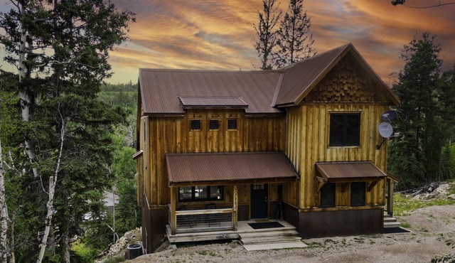 Cabin · Hot Tub · Arcade · Black Hills Views