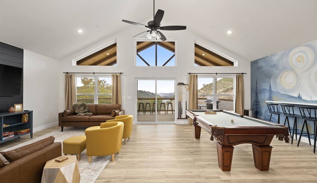 Cabin + Hot Tub, Fire Pit & Outdoor Movie Theater