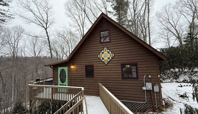 Cabin, Hot Tub, Forest View, Close to Town