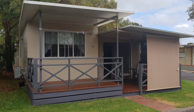 Cabin in Dromana Holiday Village - Sleeps 7