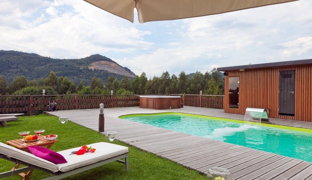 Cabin in full nature with pool 8 minutes from the beach