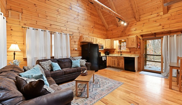 Cabin In Hocking Hills! Pet Friendly, Hot Tub, Secluded.