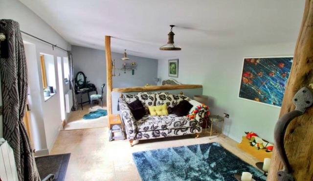 Cabin in New Forest with Private Woodland