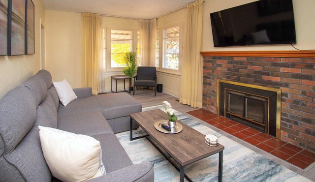 Cabin in Orillia - Nearby Trails, Skiing, and More