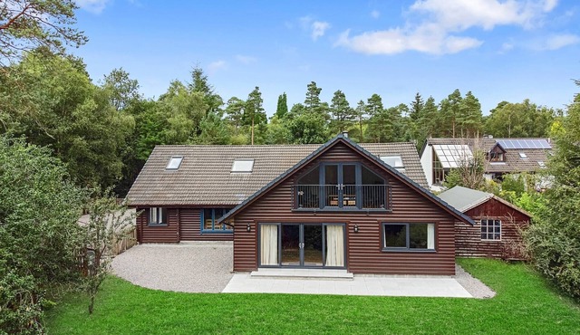 Cabin in Scotland with Stunning Mountain Views