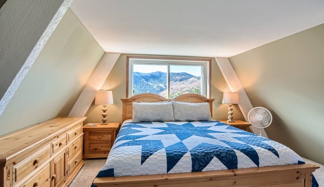 Cabin in the Woods with Hot Tub, Incredible Views, Fireplace, Foosball, Fire Pit