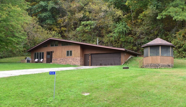 Cabin in the Bluff, Only Minutes from the Mississippi River!