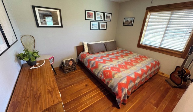 Cabin In The Country- Dingle, ID-30 min to skiing! Bunk House that sleeps 10