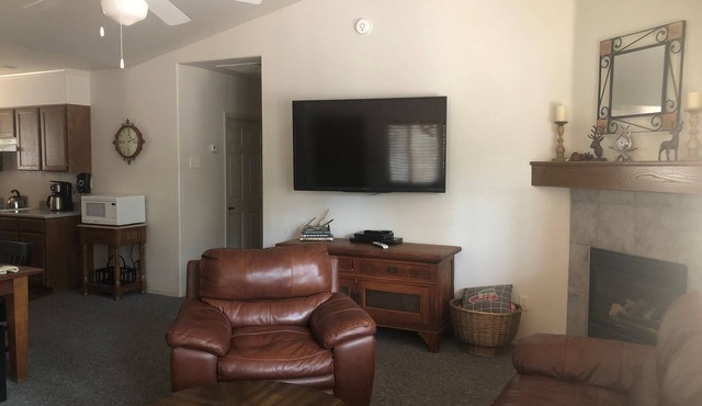 Cabin In The Pines On 3+ Acres Close To Skiing And Hiking