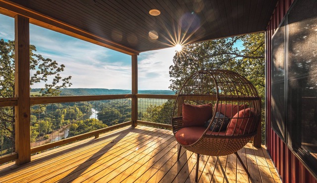 Cabin In The Sky overlooking the Gasconade river close to Fort Leonard Wood