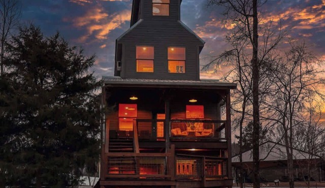 Cabin in the Sky with an outdoor kitchen!