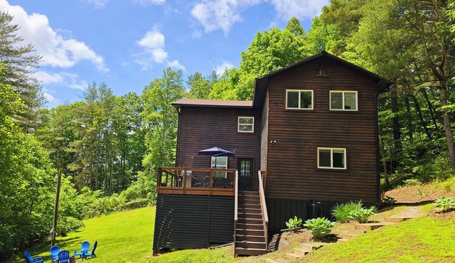 Cabin In The Stars - Hot Tub - Pet Friendly - Private - Minutes to RRG