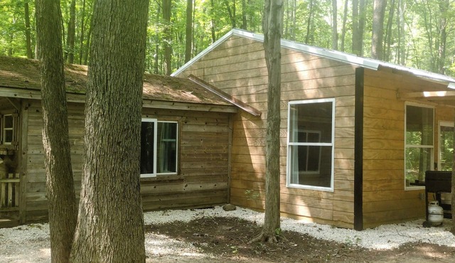 Cabin in the woods. Minutes to Pymatuning Lake.