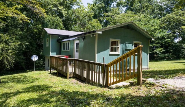 Cabin in the Woods: 3bed 1bath, Outdoor Fire Pit