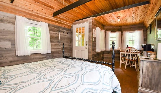 Cabin in The Woods at Northern Retreat