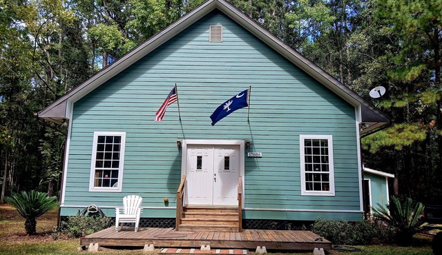 Cabin in the woods at Stokes Bluff
