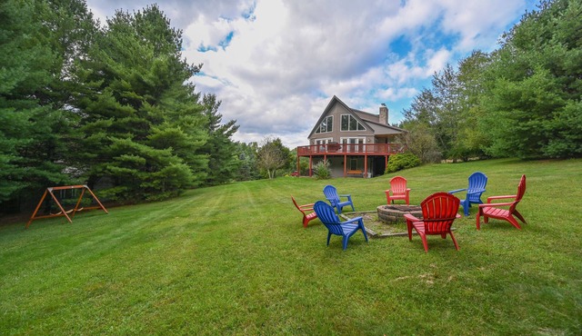 Cabin in the woods, hot tub, pool table, fire pit, swing set