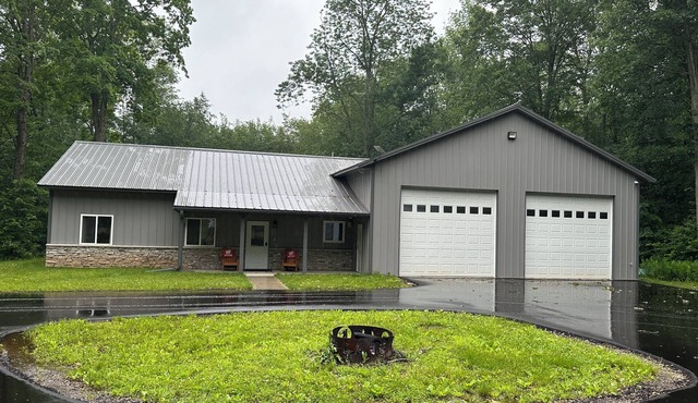 Cabin in the Woods-Sleeps 10!