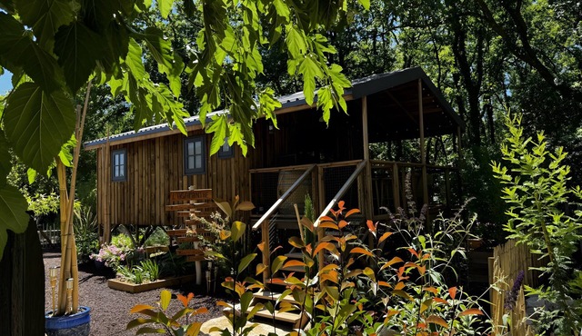 Cabin 'L'arbousier' with Private Terrace, Private Garden and Air Conditioning