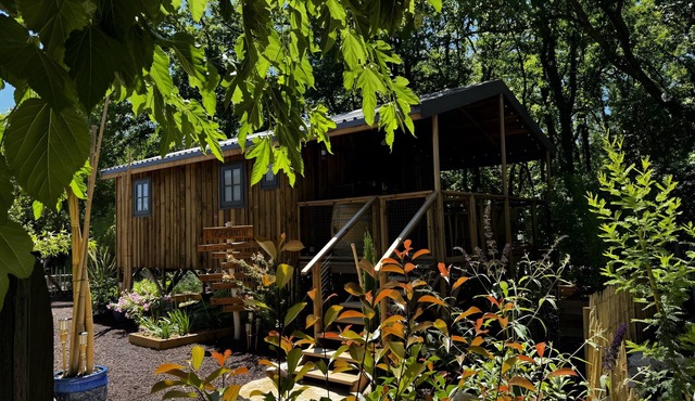 Cabin 'L'arbousier' with Private Terrace, Private Garden and Air Conditioning