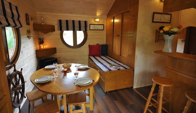 Cabin “La Cabane De Sam” with Shared Pool, Wi-Fi, and Air Conditioning in Voussac