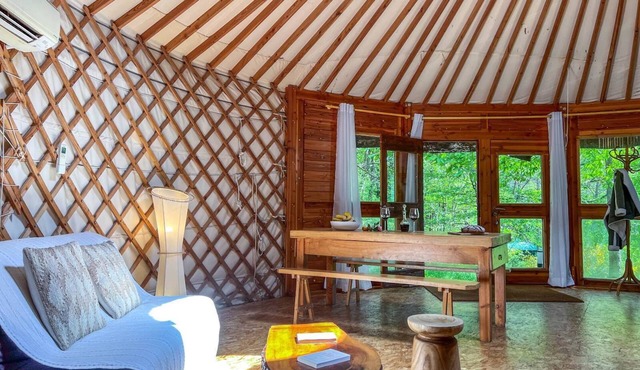 Cabin "La Contemporaine" with private terrace, shared garden and air conditioning