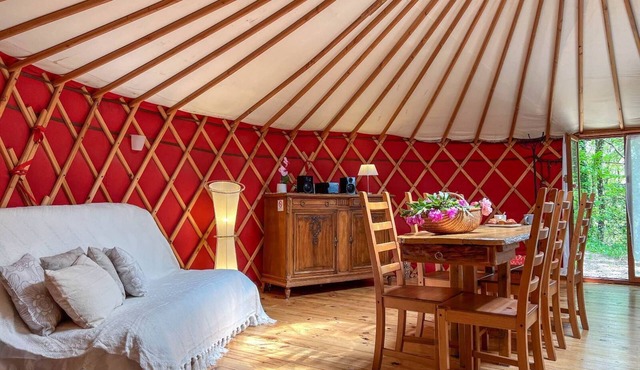 Cabin 'La Passionata' with Private Terrace, Shared Garden and Air Conditioning