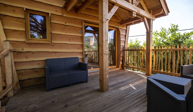 Cabin located in a natural environment, located between sea and mountain.