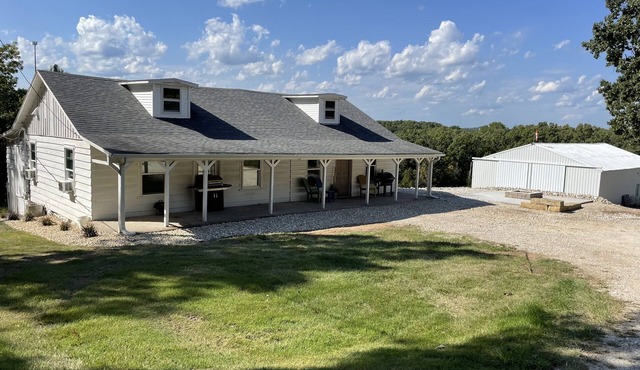 Cabin location in the middle of town! 3 bed/1 bath