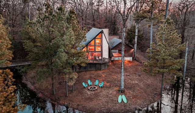 Cabin Masterpiece on Private Lake